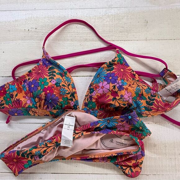 Bikini Set -Two Piece Swimsuit- V Neck-Low Rise - Crisscross Back -Large - Picture 5 of 6